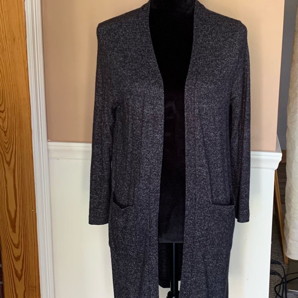 Old Navy cardigan-size large 10-12. Black and white. With pockets.  Never worn